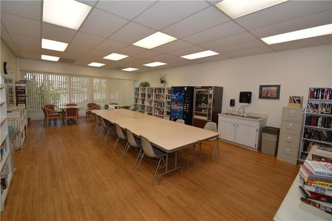 Building Photo - 7420 Bay Island Dr S