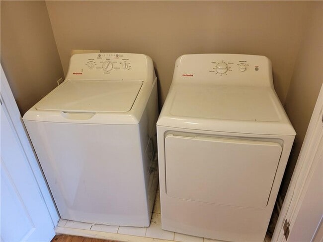 Building Photo - 831 Commonwealth Ave SE