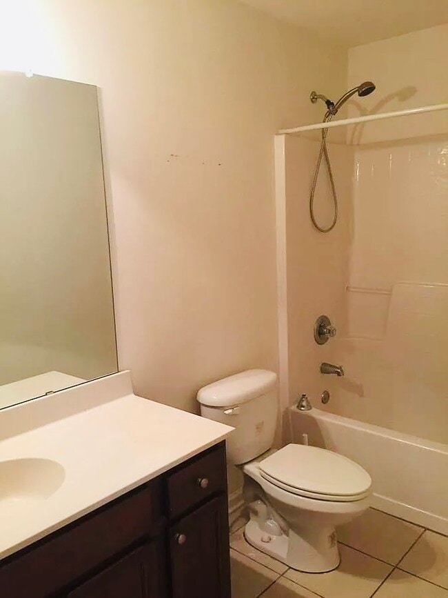 Building Photo - 574 Walkers Ln