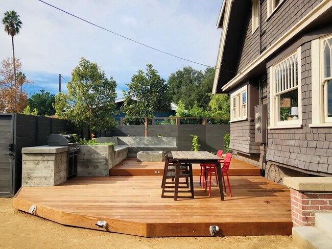 Building Photo - 405 N Avenue 66