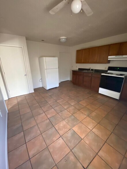 Building Photo - 656 Palisades Dr