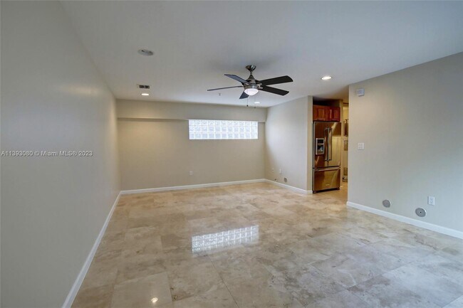 Building Photo - 2699 Tigertail Ave