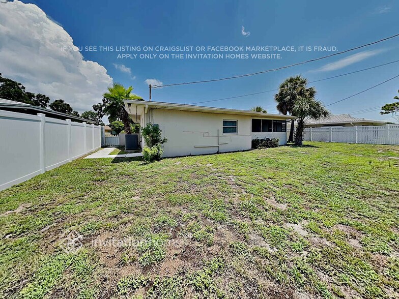 Building Photo - 1440 62nd Terrace S