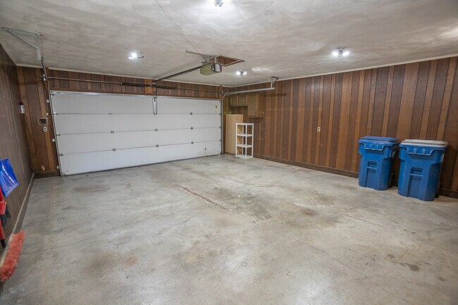 Building Photo - 710 Earl Lee Dr