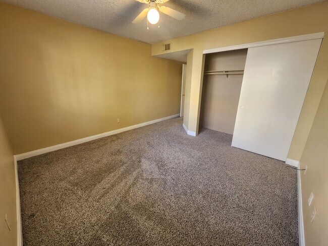 Building Photo - 2750 S Durango Dr