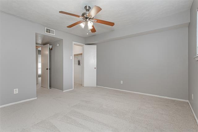 Building Photo - 10248 Regal Oaks Dr