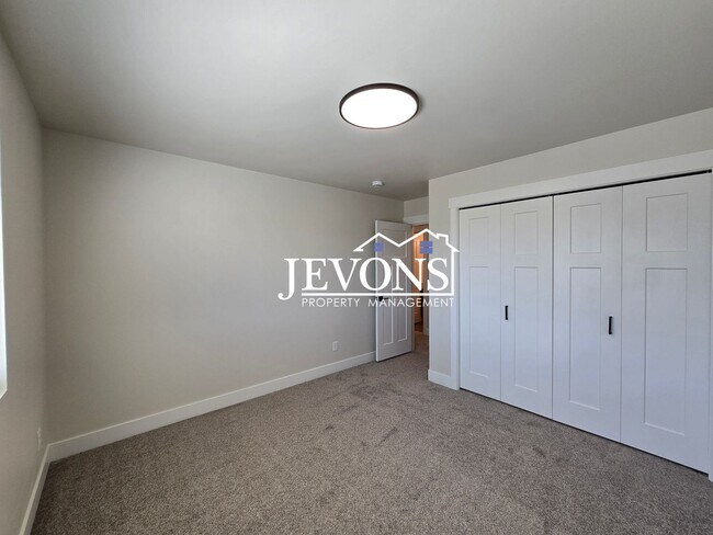 Building Photo - 413 S 97th Ave