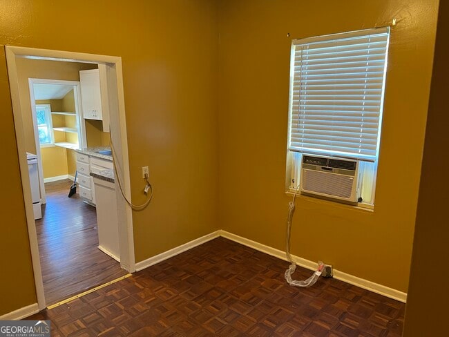 Building Photo - 2011 Albany St