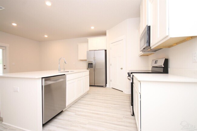 Building Photo - 5875 Sargassum Ln