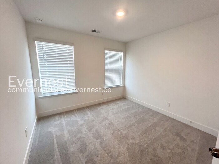 Building Photo - 2535 Superus Ct