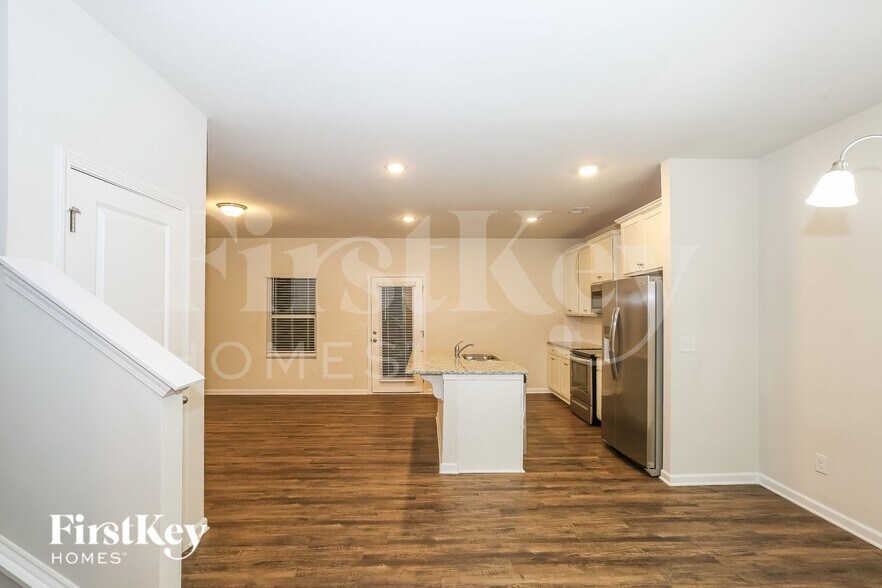 Building Photo - 10736 Rivergate Dr NW