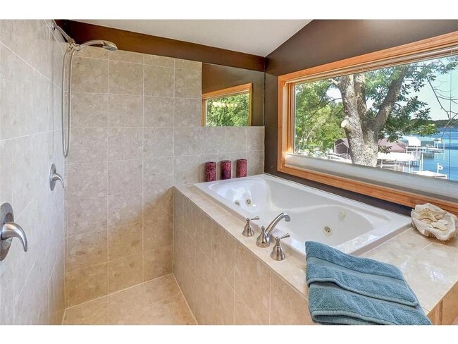 Building Photo - 16926 Grays Bay Blvd