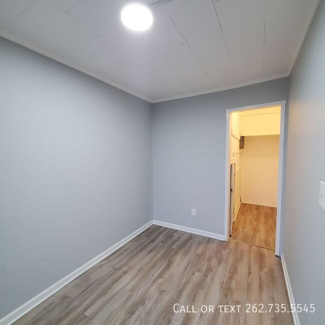 Building Photo - Freshly Updated 1 Bed 1 Bath Apartment in ...