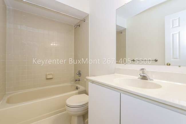 Building Photo - Beautiful 2 Bed / 2 Bath second-floor condo in Rose Hollow community!