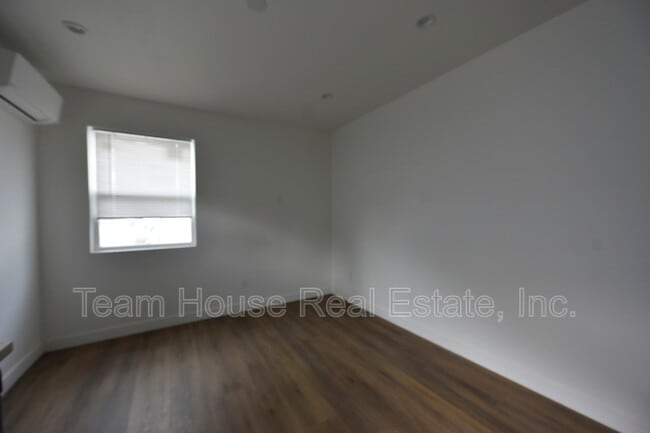 Building Photo - 18750 Valerio St