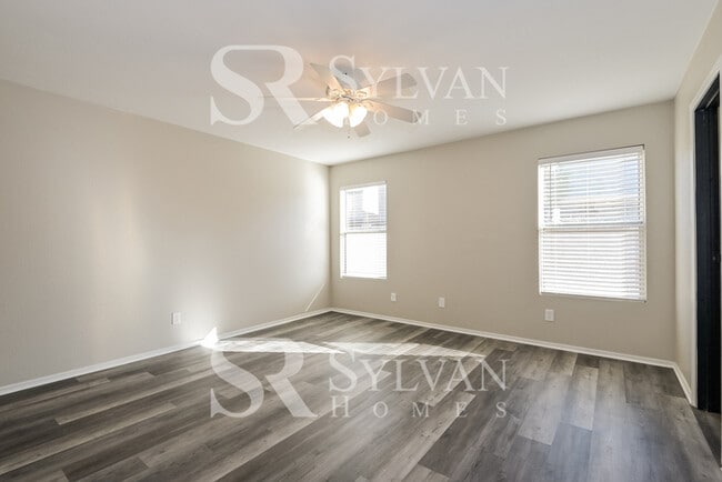 Building Photo - Welcome home to this stunning 3 bedroom, 2...