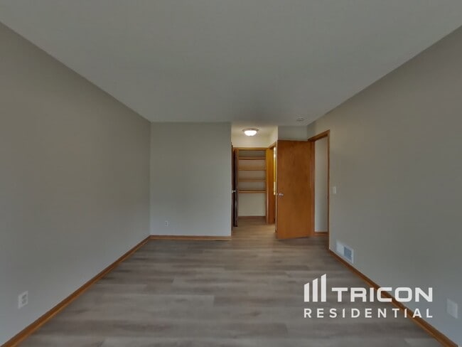 Building Photo - 4350 Thornhill Ln
