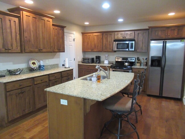 Building Photo - 5089 River Lakes Pkwy