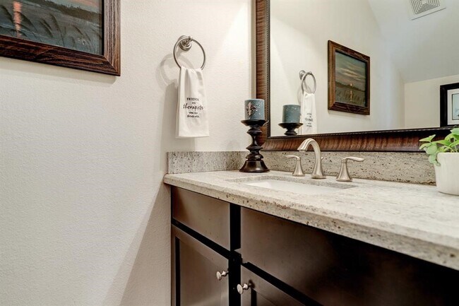 Building Photo - 5805 Larkin St