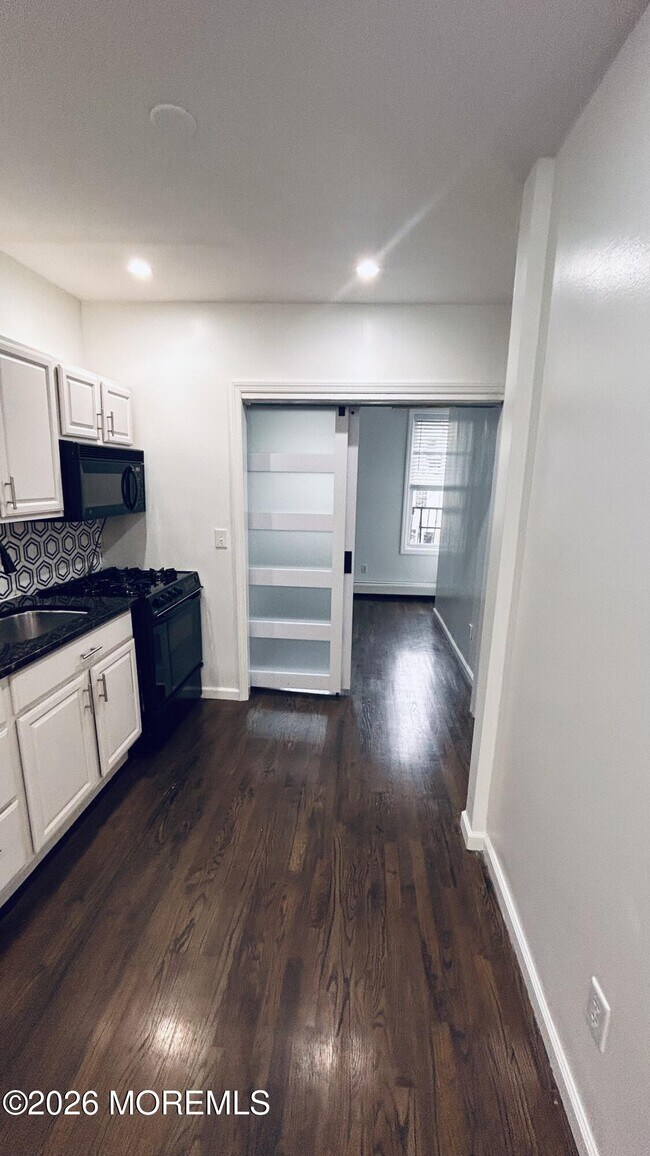 Building Photo - 63 Madison St