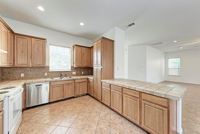 Building Photo - 1906 W 42nd St