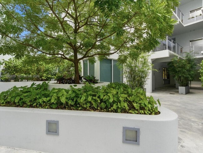 Building Photo - 529 SW 11th St