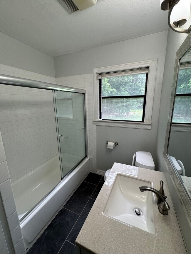 Building Photo - Updated Central Waco Home