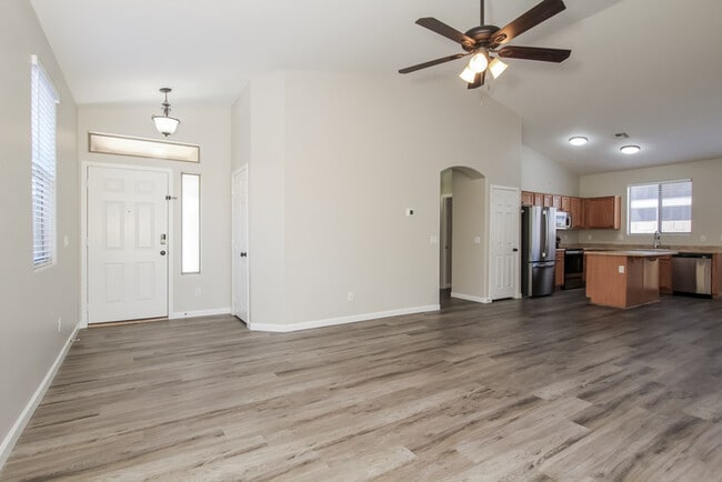 Building Photo - 9038 W Villa Maria Dr