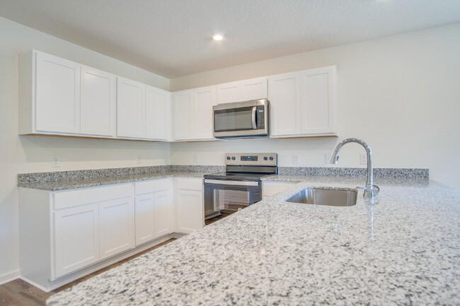 Building Photo - Limited Time: $500 Off First Month’s Rent!...