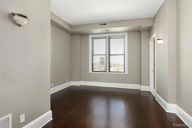 Building Photo - 2900 E Jefferson Ave