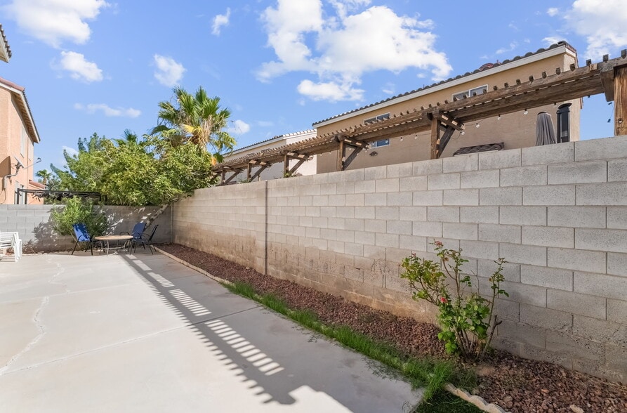 Fenced backyard featuring a patio and a pergola - 1179 Antoinette St