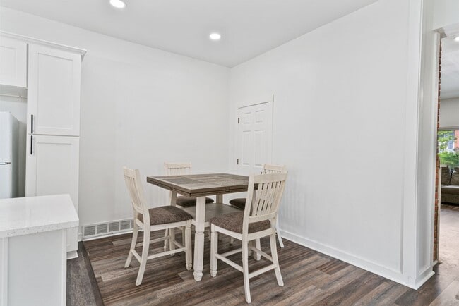 Building Photo - Furnished 4 bed, 2 bath home in Mt. Washington available now!