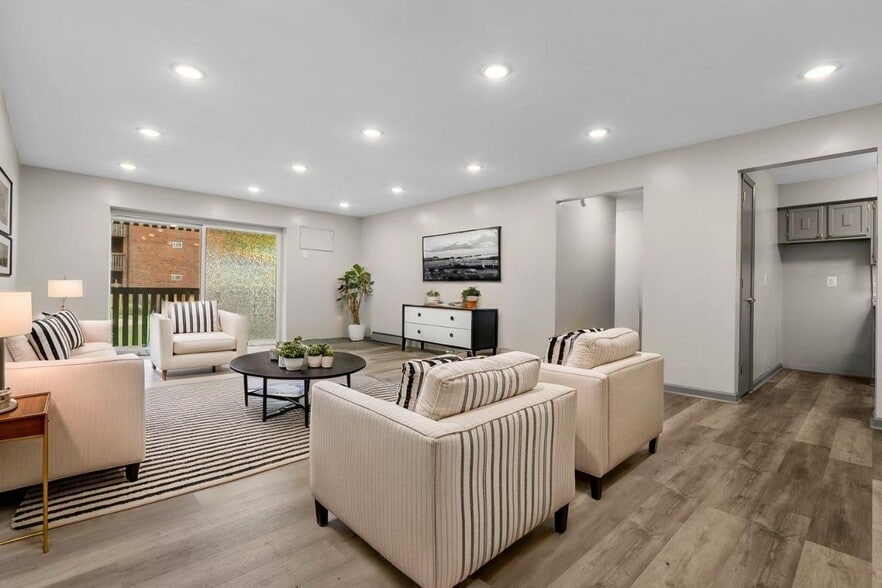 Building Photo - StoneGate Apartments