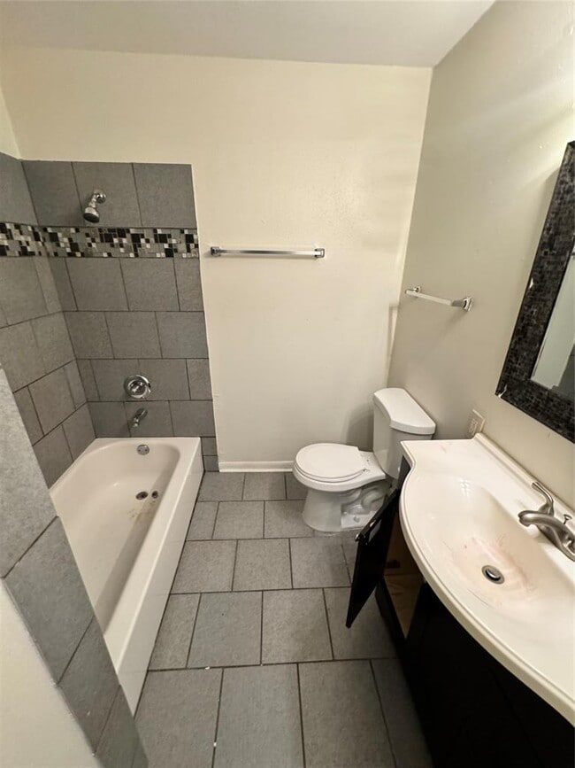 Building Photo - 3822 Southway Dr