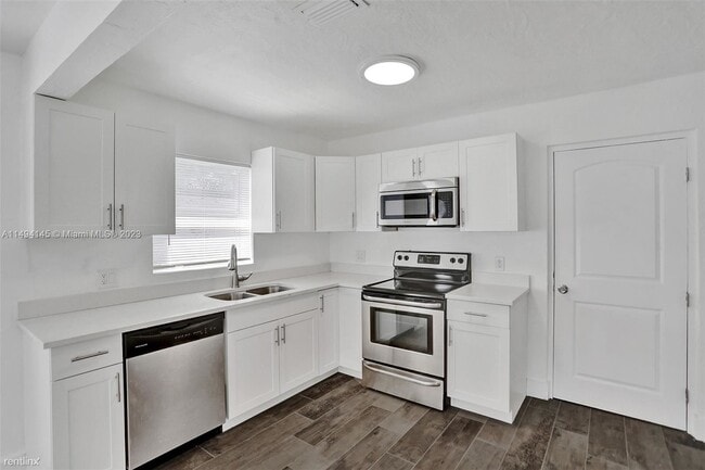 Building Photo - 3 br, 2 bath House - 242 SW 9th St # 1