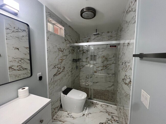 Building Photo - $500 off your first month rent! Beautiful 4bed with large loft, 3bath Colton Home!