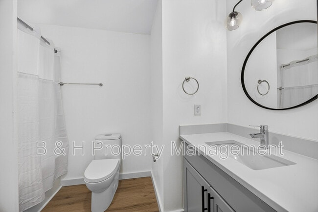 Building Photo - 206 Boatman St