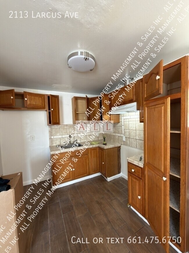 Building Photo - 2113 Larcus Ave