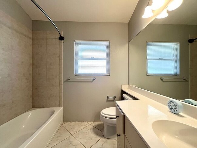 Building Photo - Makakilo: 3 Bdrm 2.5 Bath Townhouse w/ 2 C...