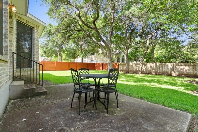 Building Photo - 10724 Thoroughbred Dr