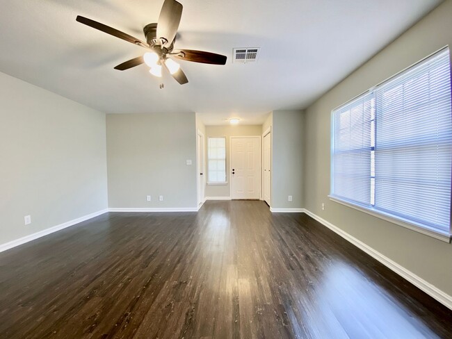 Building Photo - Stylish Move-In Ready Gem! Jenks Schools &...