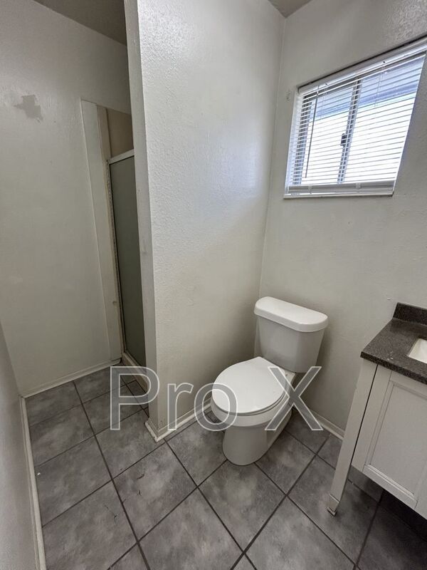 Building Photo - 208 W 1st St