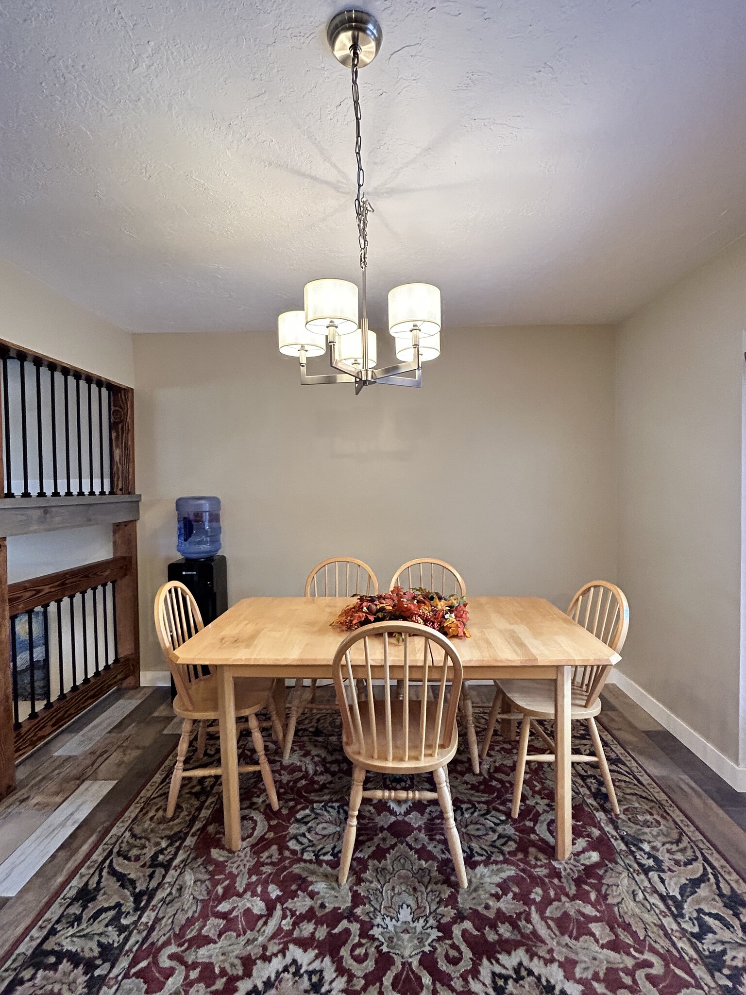 Kitchen table - 919 40th St