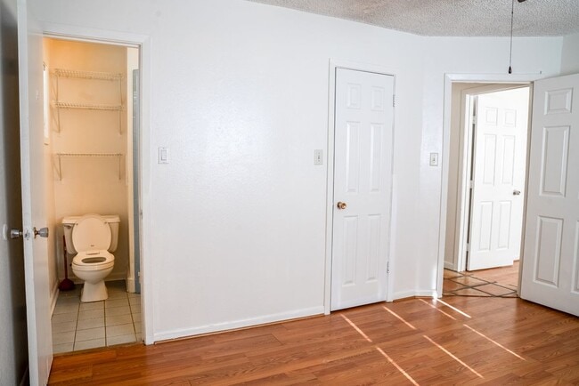 Building Photo - 213 Birch Dr