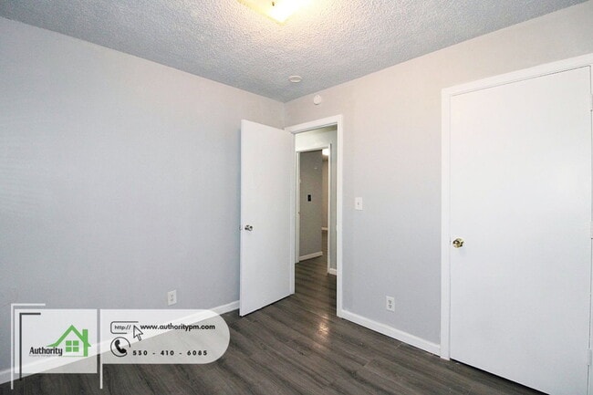 Building Photo - 2082 Martian Way