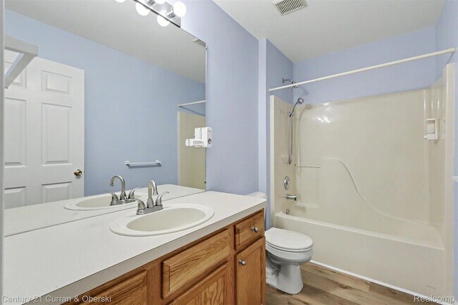 Building Photo - 7055 Oakridge Dr