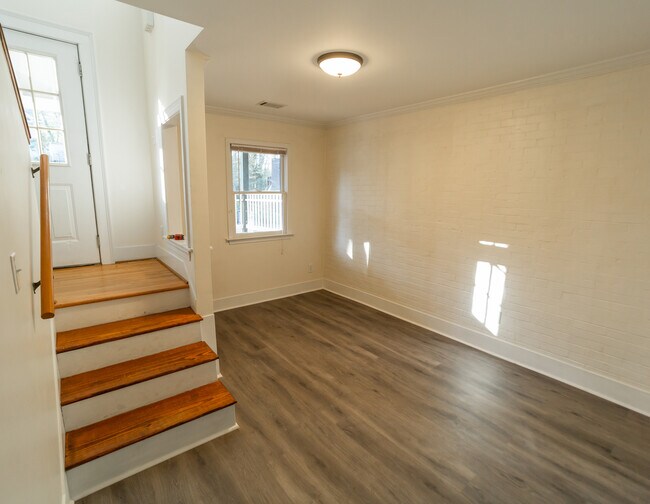 Building Photo - 333 Mathews Ave NE