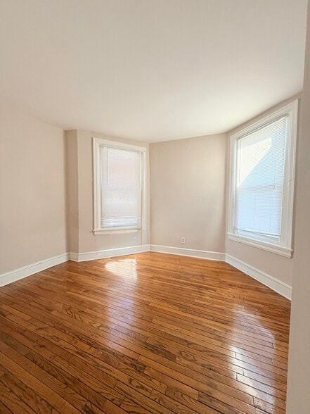 Building Photo - 123 Walnut Ave