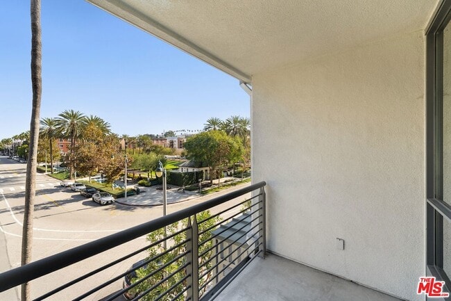 Building Photo - 13045 Pacific Promenade