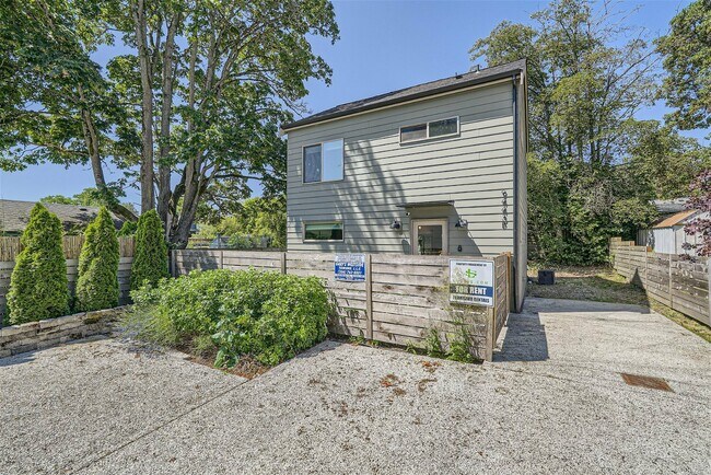 Building Photo - 9443 5th Ave SW